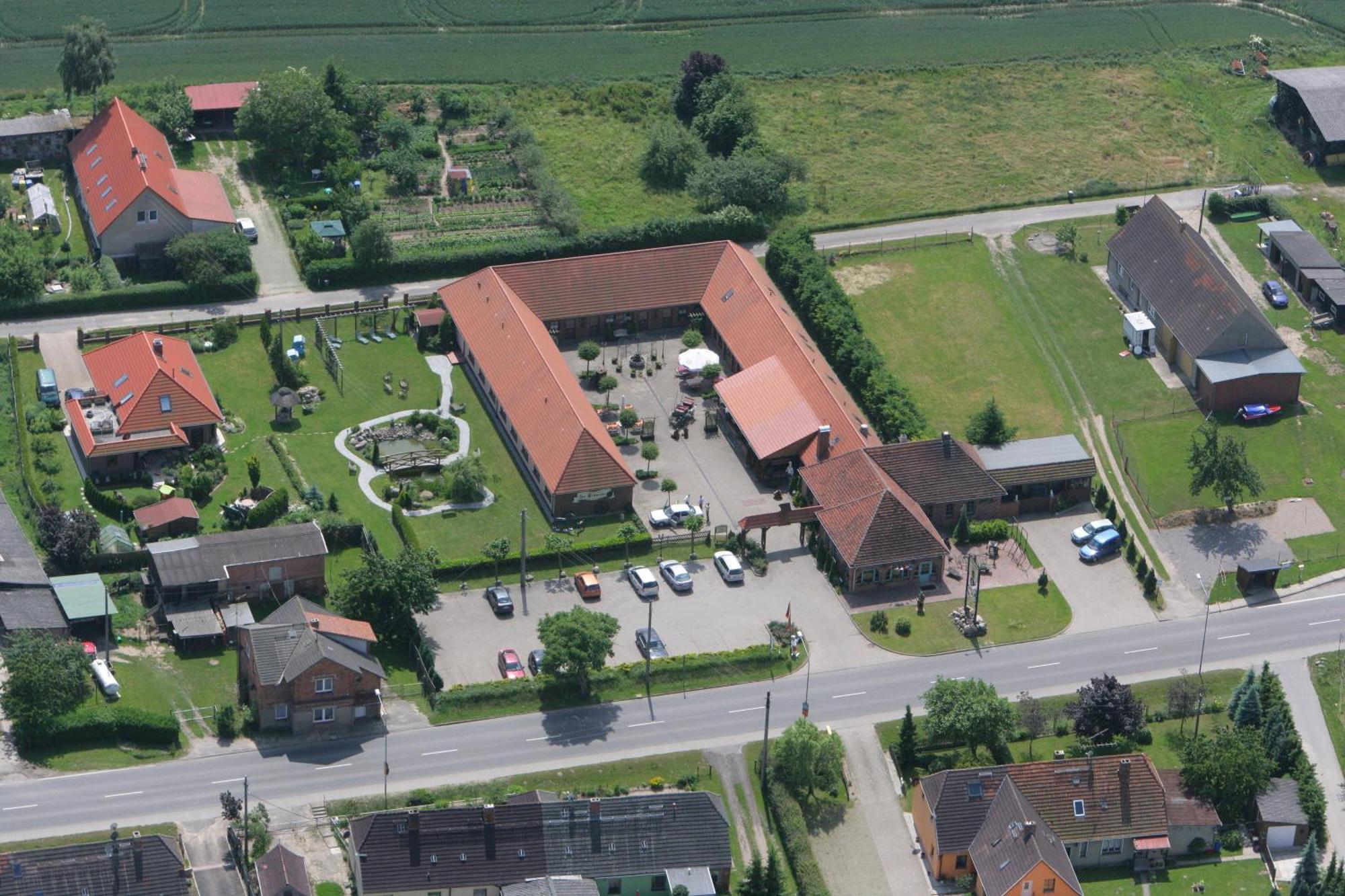 Landhotel Zur Schmiede Goehren-Lebbin Exterior photo