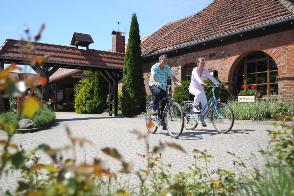 Landhotel Zur Schmiede Goehren-Lebbin Exterior photo